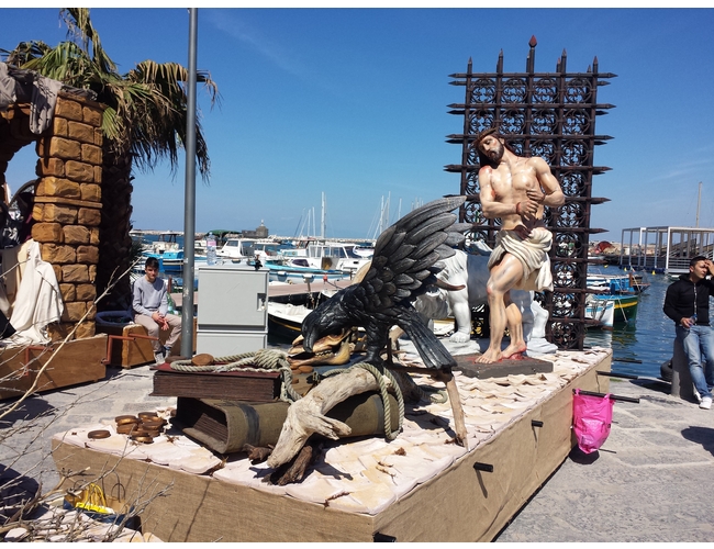 Il mistero religioso con la statua del Cristo